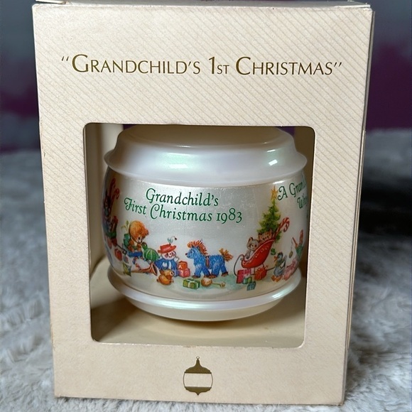 Vintage Hallmark Christmas Keepsake Ornament for Grandchild’s 1st Christmas 1983 - Picture 4 of 10